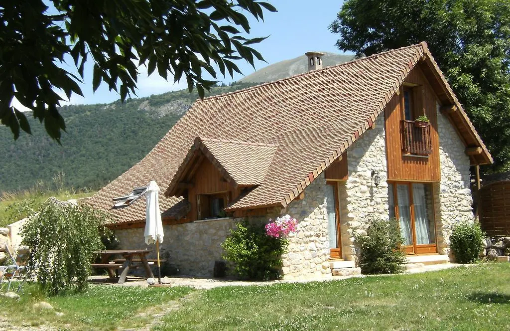Holiday home Gite Le Clos De Lumiere La Roche-des-Arnauds