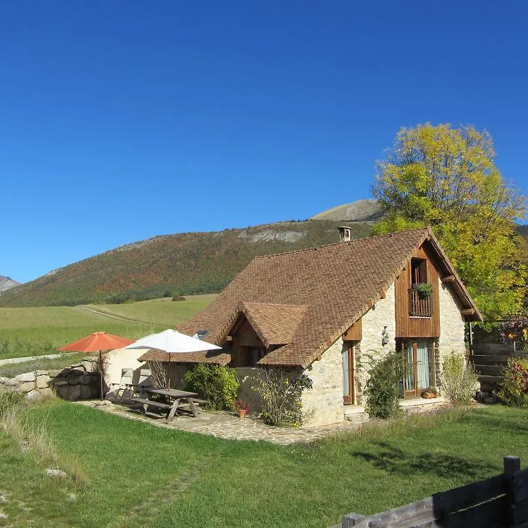 Holiday home Gite Le Clos De Lumiere La Roche-des-Arnauds
